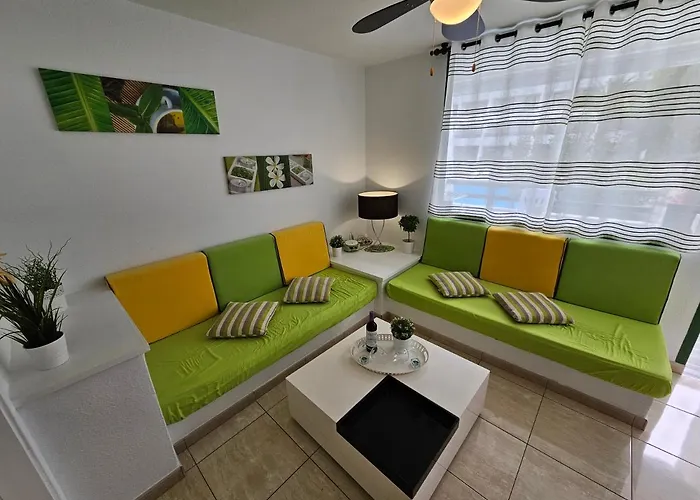 Casa Palmera 3 Only 150 Metres To The Beach, Heated Pool, Wifi, Sat-tv, Balcony *
