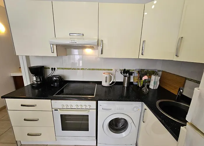 Casa Palmera 3 Only 150 Metres To The Beach, Heated Pool, Wifi, Sat-tv, Balcony Arona (Tenerife)