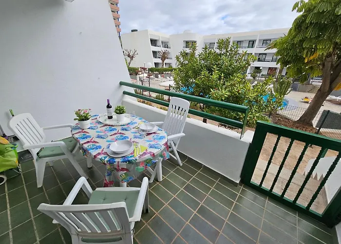 Casa Palmera 3 Only 150 Metres To The Beach, Heated Pool, Wifi, Sat-tv, Balcony