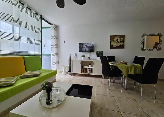 Casa Palmera 3 Only 150 Metres To The Beach, Heated Pool, Wifi, Sat-tv, Balcony Arona (Tenerife)