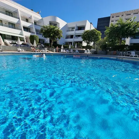 Casa Palmera 3 Only 150 Metres To The Beach, Heated Pool, Wifi, Sat-tv, Balcony
