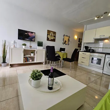 Casa Palmera 3 Only 150 Metres To The Beach, Heated Pool, Wifi, Sat-tv, Balcony Arona (Tenerife)