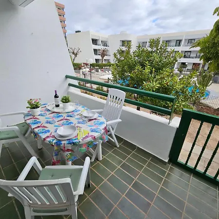 Casa Palmera 3 Only 150 Metres To The Beach, Heated Pool, Wifi, Sat-tv, Balcony