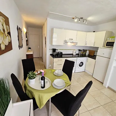 Casa Palmera 3 Only 150 Metres To The Beach, Heated Pool, Wifi, Sat-tv, Balcony * Arona (Tenerife)