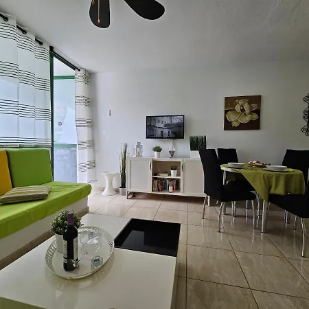 Casa Palmera 3 Only 150 Metres To The Beach, Heated Pool, Wifi, Sat-tv, Balcony Arona (Tenerife)