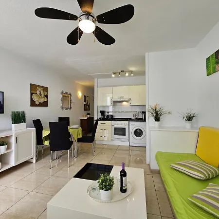 Casa Palmera 3 Only 150 Metres To The Beach, Heated Pool, Wifi, Sat-tv, Balcony Lägenhet *