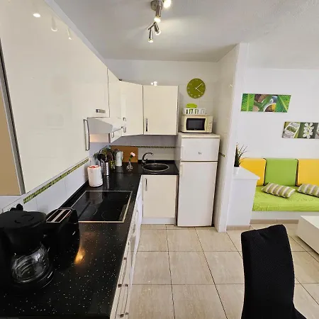 Casa Palmera 3 Only 150 Metres To The Beach, Heated Pool, Wifi, Sat-tv, Balcony Arona (Tenerife)