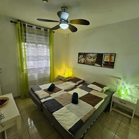 Casa Palmera 3 Only 150 Metres To The Beach, Heated Pool, Wifi, Sat-tv, Balcony Apartment *