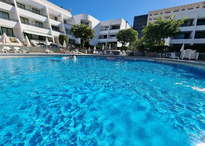 Casa Palmera 3 Only 150 Metres To The Beach, Heated Pool, Wifi, Sat-tv, Balcony