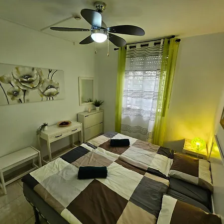Casa Palmera 3 Only 150 Metres To The Beach, Heated Pool, Wifi, Sat-tv, Balcony Apartamento