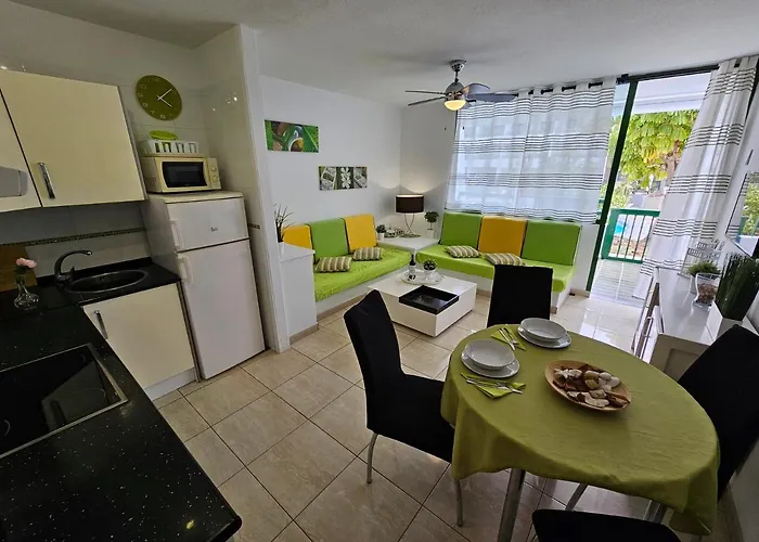 Casa Palmera 3 Only 150 Metres To The Beach, Heated Pool, Wifi, Sat-tv, Balcony Apartment Arona (Tenerife)