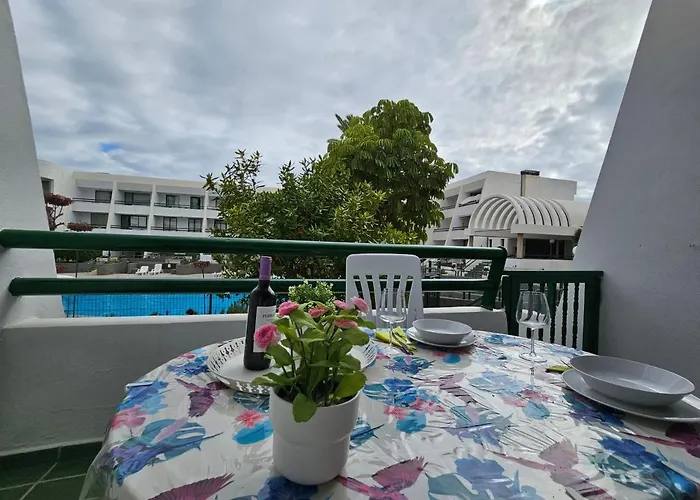 Casa Palmera 3 Only 150 Metres To The Beach, Heated Pool, Wifi, Sat-tv, Balcony Apartment *
