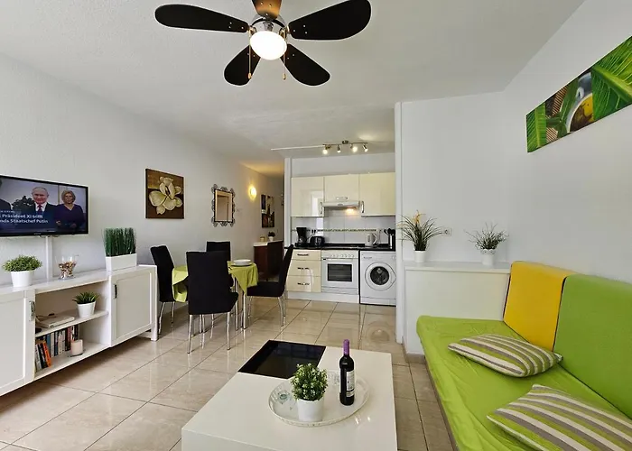 Casa Palmera 3 Only 150 Metres To The Beach, Heated Pool, Wifi, Sat-tv, Balcony Apartment *