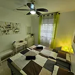 Casa Palmera 3 Only 150 Metres To The Beach, Heated Pool, Wifi, Sat-tv, Balcony דירה