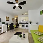 Casa Palmera 3 Only 150 Metres To The Beach, Heated Pool, Wifi, Sat-tv, Balcony דירה *